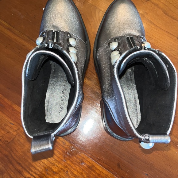 Karl Largerfeld Payden Pearl Stud Zip Metallic Leather Chunky Lug Sole Boots NEW - Picture 7 of 9